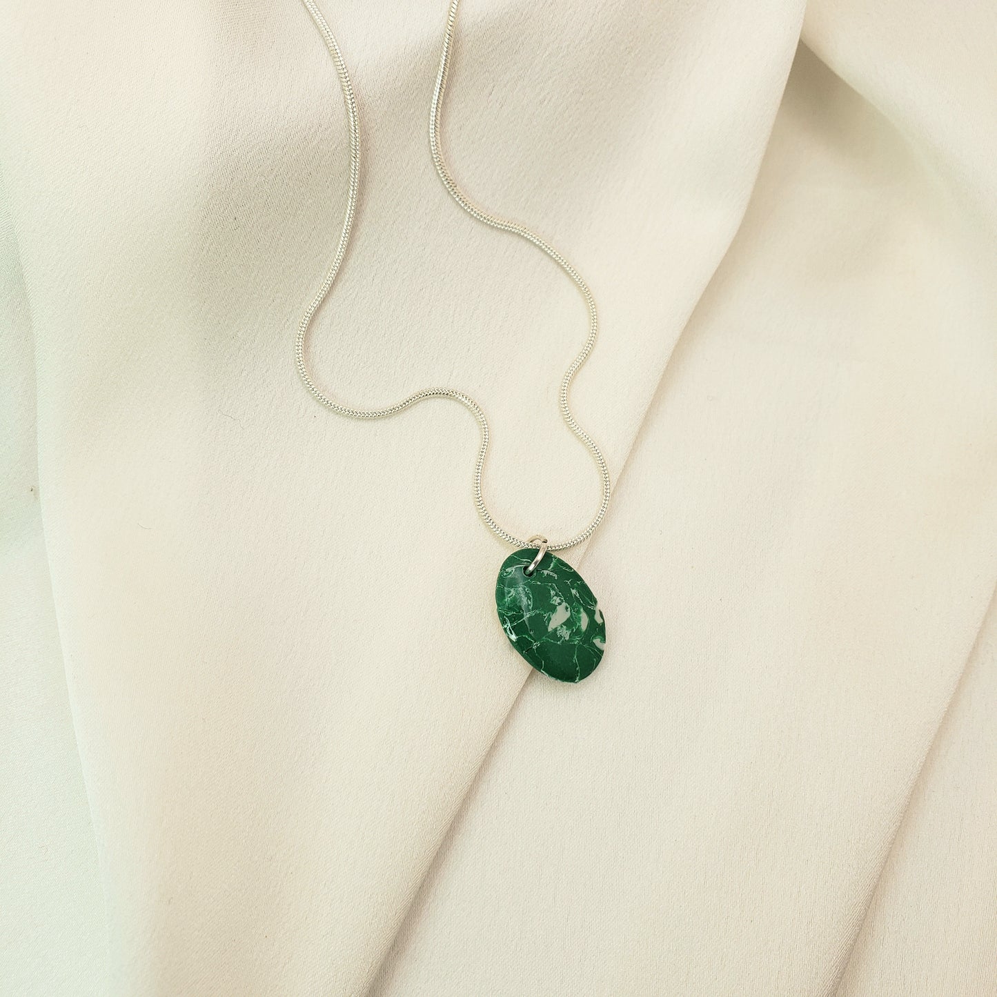 Collar jade marmoleado